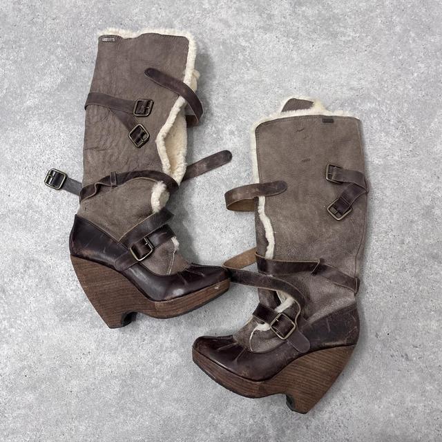 Sheepskin buckle chunky heel boots