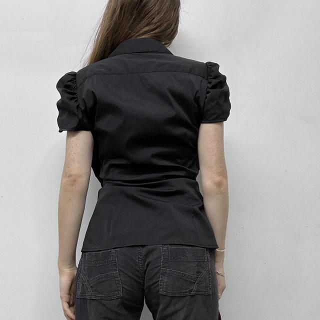 Gathered cinched black puff shirt