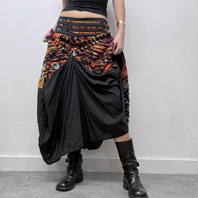 Graphic grunge printed puff balloon skirt