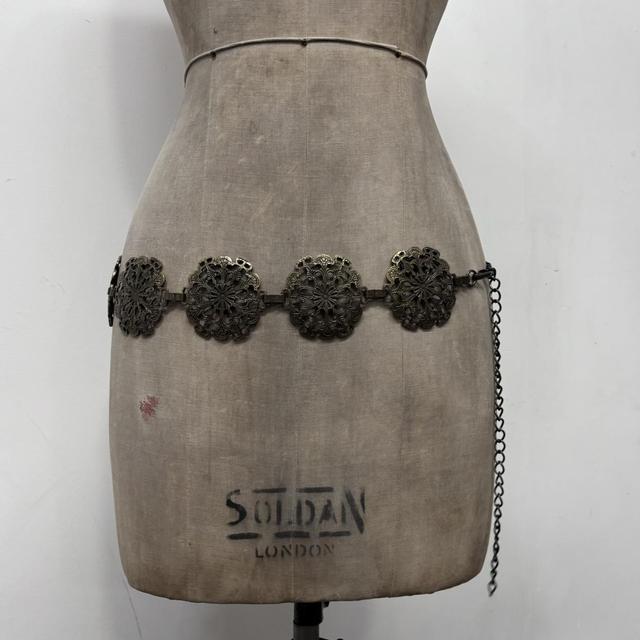 Chunky oversized metal waist chain