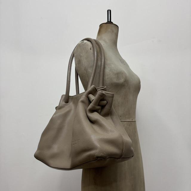 Chunky oversized tan leather shoulder bag