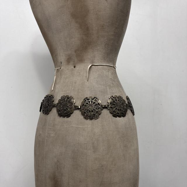 Chunky oversized metal waist chain