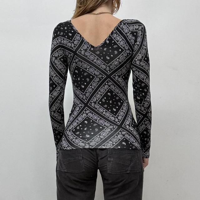 Black and white graphic print bandana tshirt