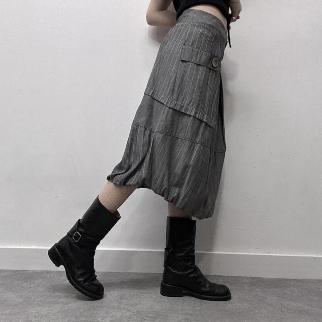 Grey puff balloon pinstripe skirt