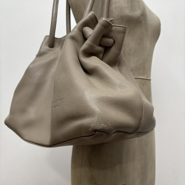 Chunky oversized tan leather shoulder bag