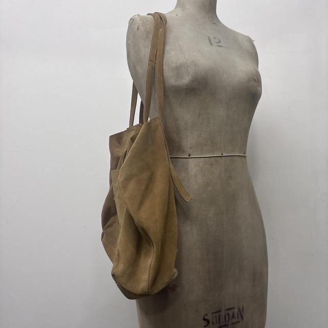 Tan leather slouchy shoulder bag