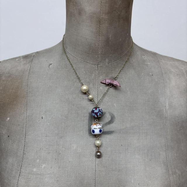 Chunky bow charm necklace