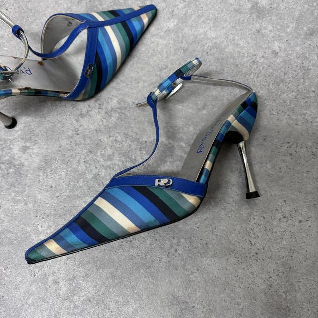 Striped pointy-toe heels