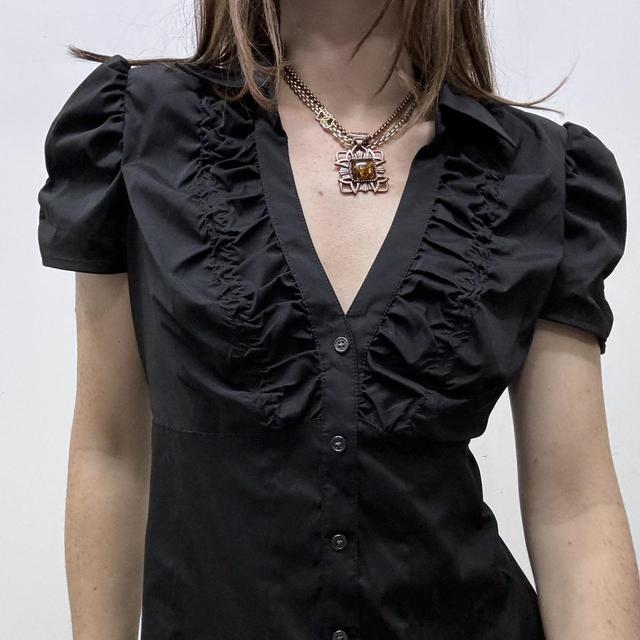 Gathered cinched black puff shirt