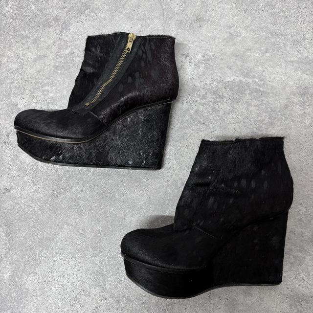 Black Diesel hoof heels