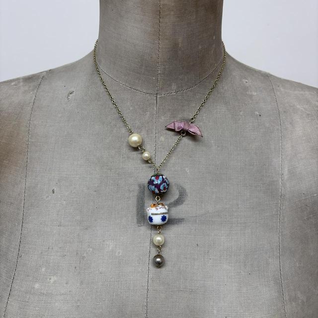 Chunky bow charm necklace