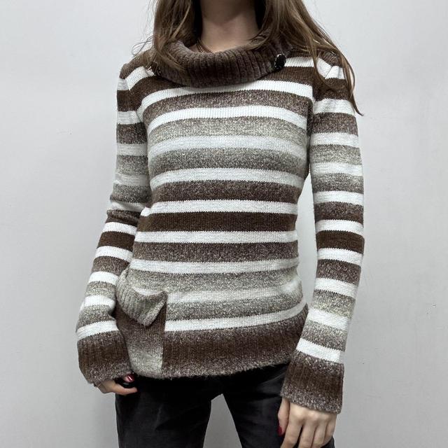 White and brown flared knit jumper