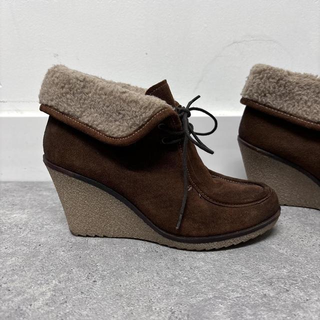 Brown sheering wedge trainers