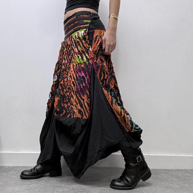 Graphic grunge printed puff balloon skirt