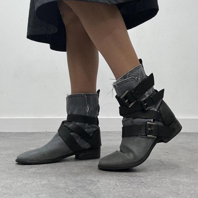 Biker wrap campus buckle boots