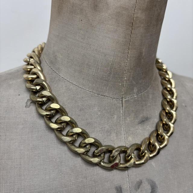 Chunky oversized gold chain necklace