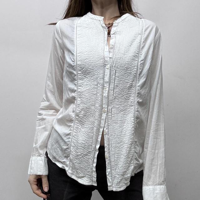 White fitted ribbed shirt