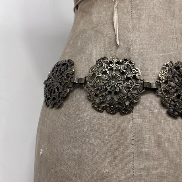 Chunky oversized metal waist chain
