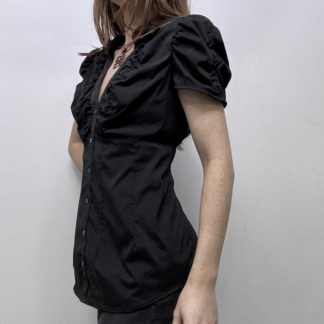 Gathered cinched black puff shirt