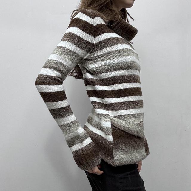 White and brown flared knit jumper