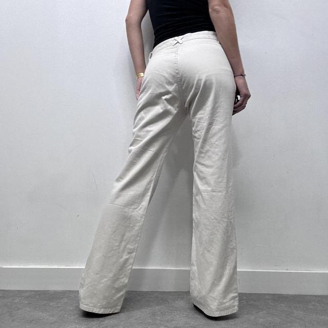 Fit and flare leg cream jeans