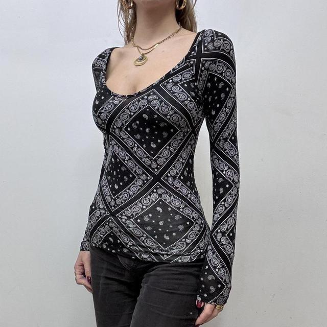 Black and white graphic print bandana tshirt