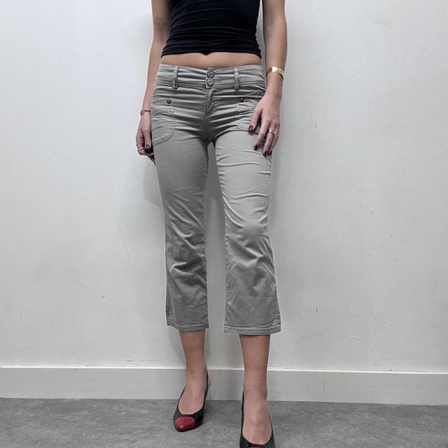 Cropped khaki capri trousers