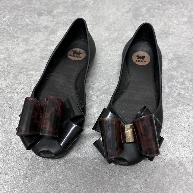 Rubber bow ballet pumps