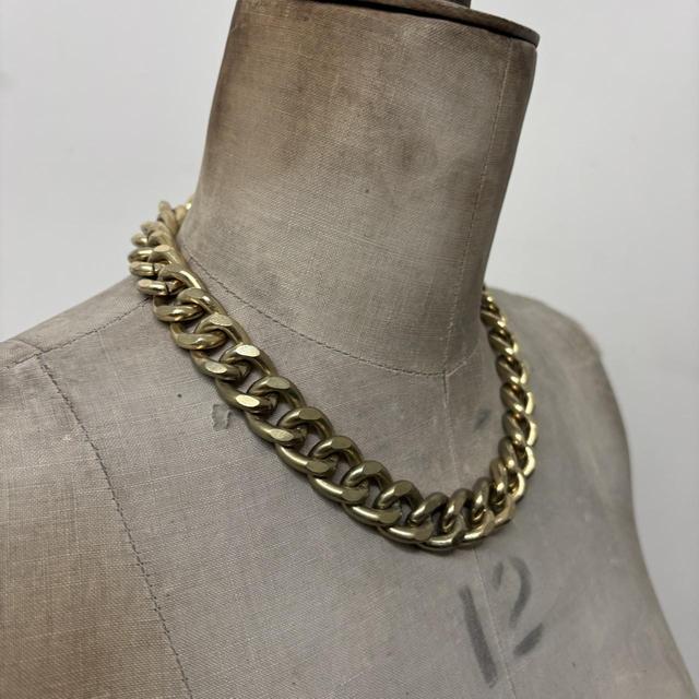 Chunky oversized gold chain necklace
