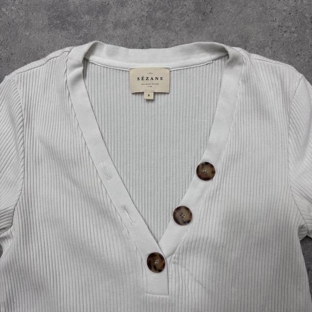 White ribbed sezane t-shirt