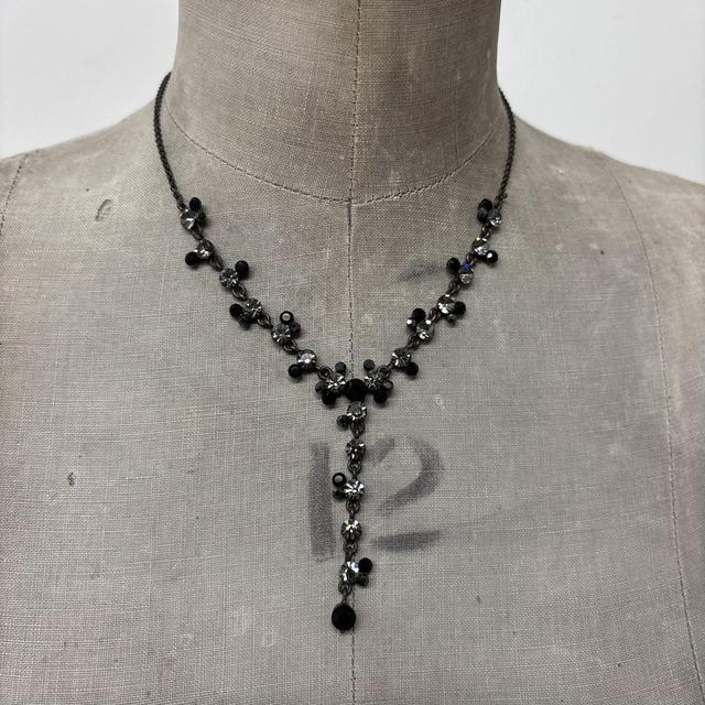 Black and silver tone gem necklace