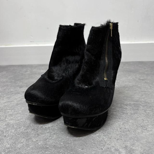 Black Diesel hoof heels