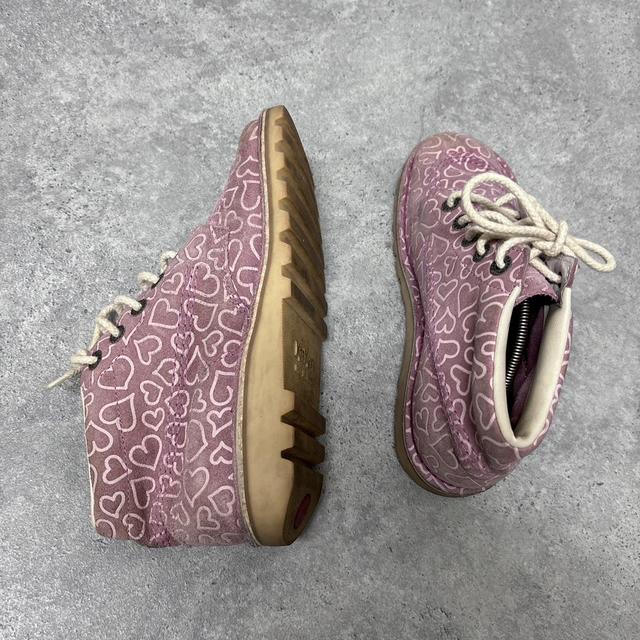 Pink love heart kickers
