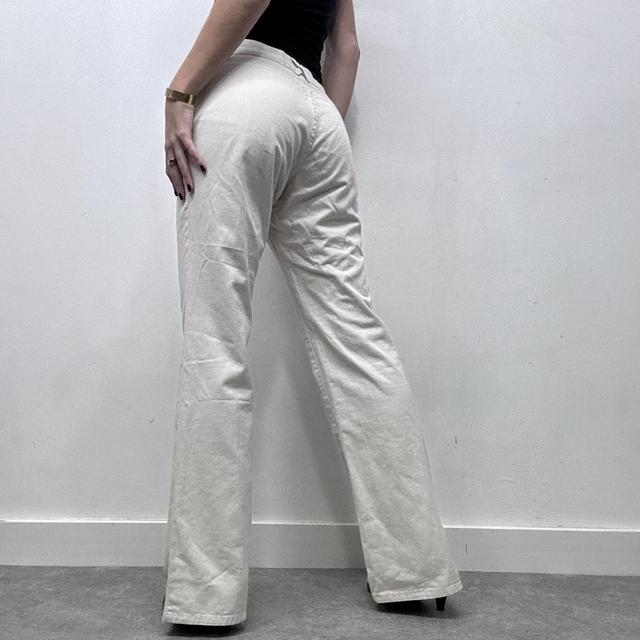 Fit and flare leg cream jeans