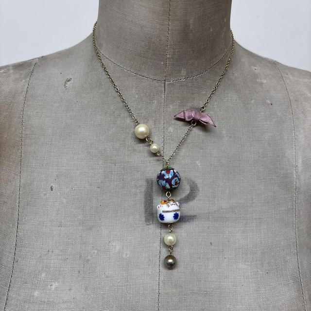 Chunky bow charm necklace