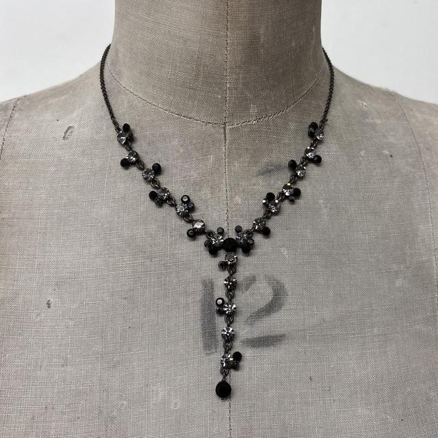 Black and silver tone gem necklace