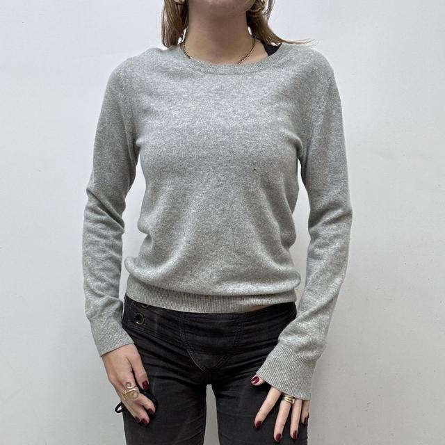 Grey cashmere knitted jumper