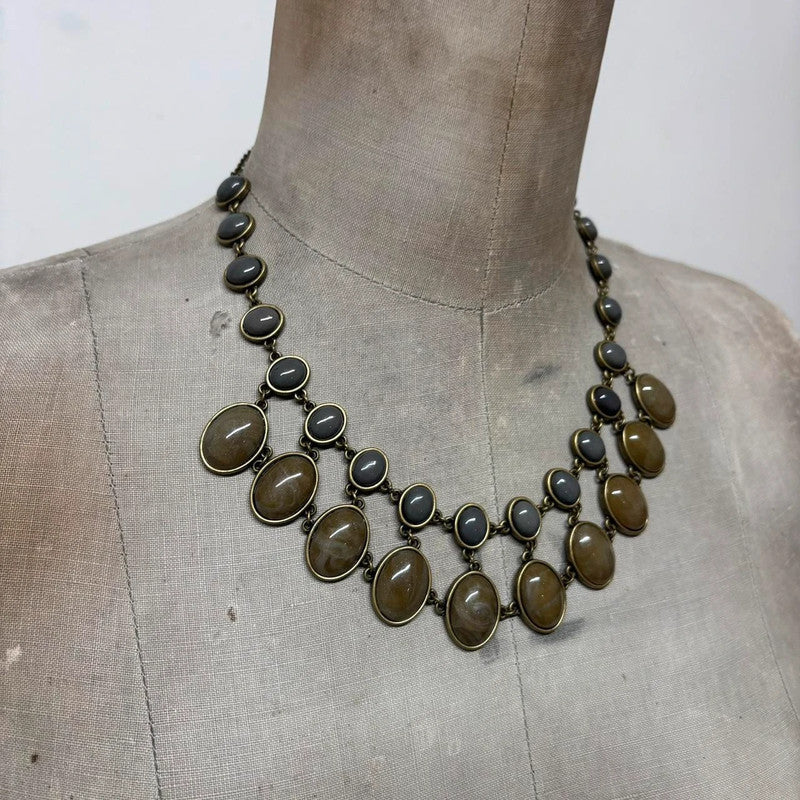 brown resin chain chandiler necklace