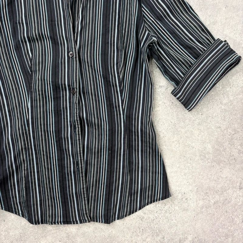 navy pinstripe fitted 3/4 length sleeve shirt