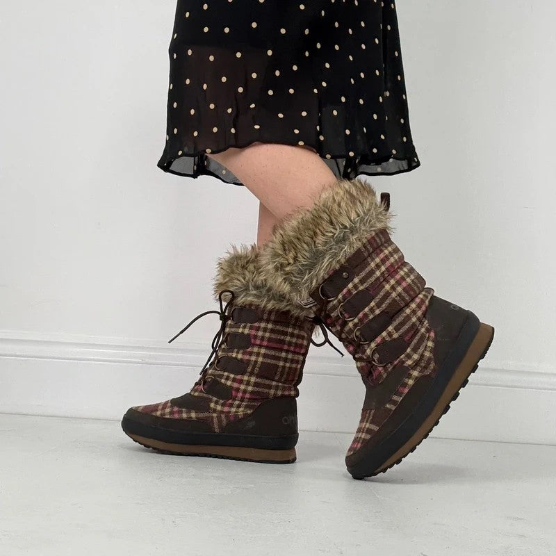 Brown tartan faux fur Animal ski style boots