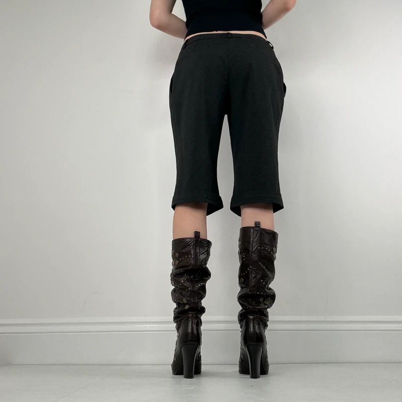 Black cropped capri pants