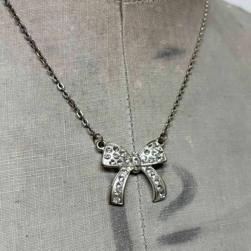 Silver bow necklace