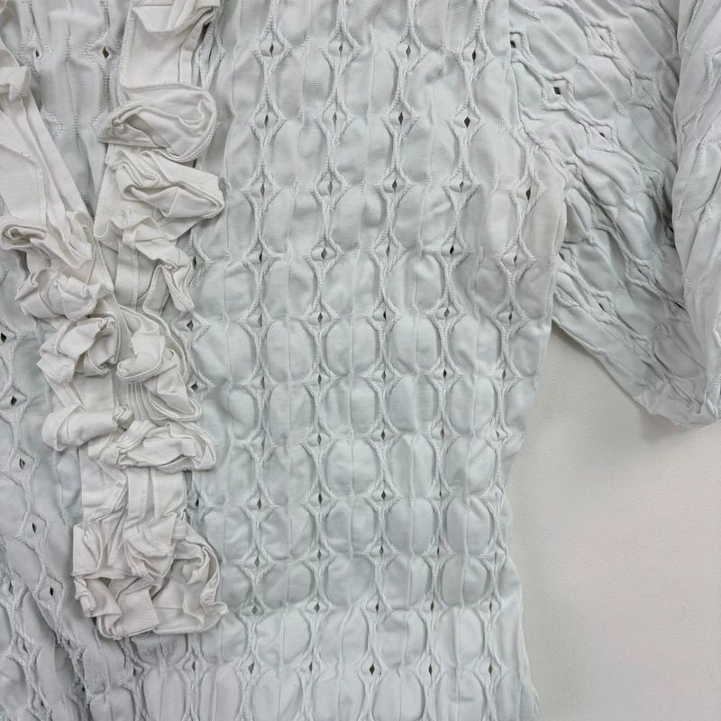 textured white fitted ruffle shirt