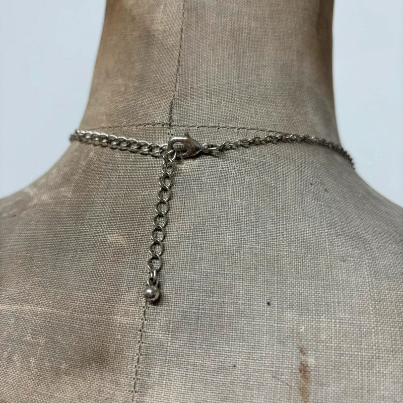 Silver bow necklace
