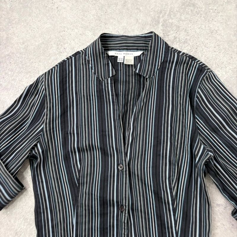 navy pinstripe fitted 3/4 length sleeve shirt