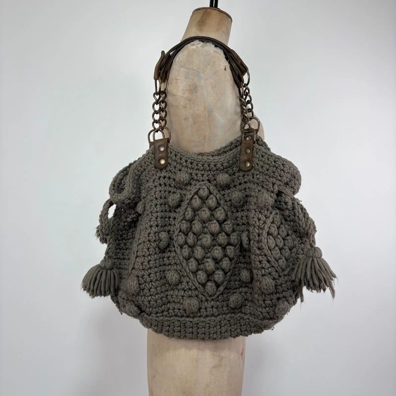 knitted slouchy shoulder bag