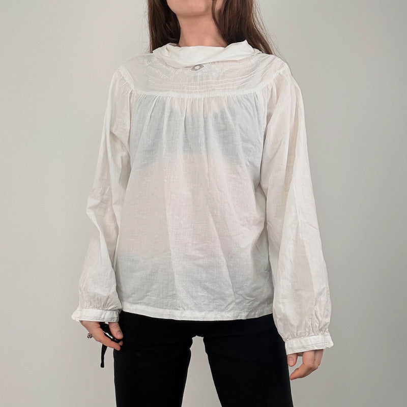 white cotton lace puff shirt