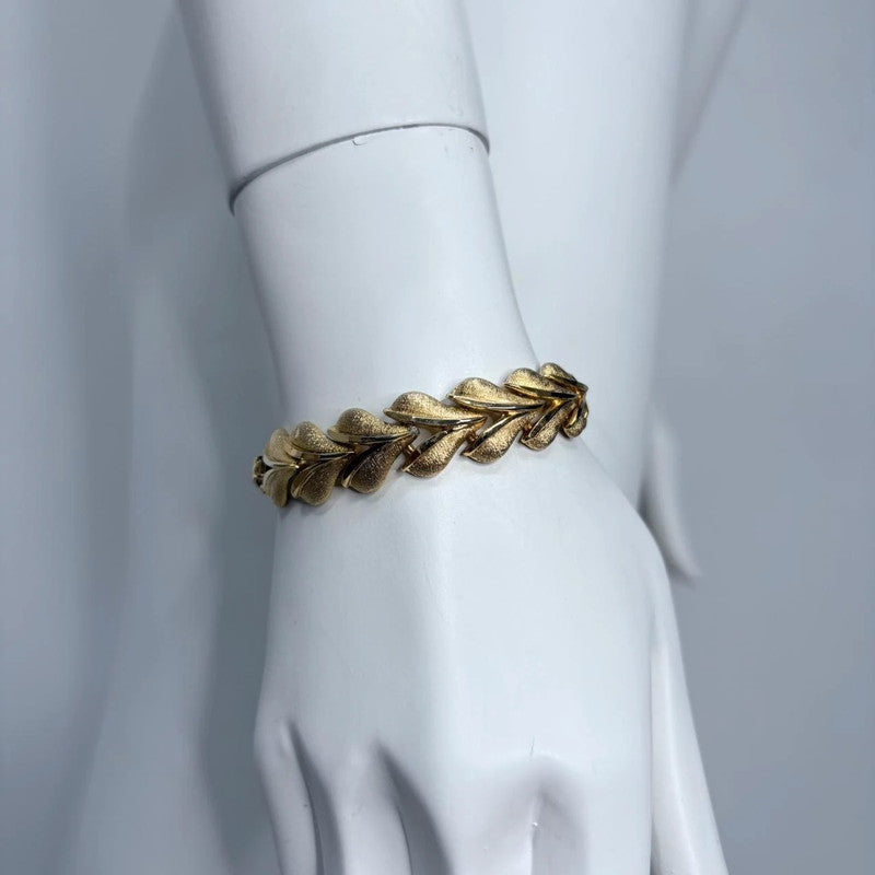 Gold baroque link Bracelet