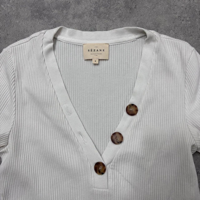 white ribbed sezane t-shirt
