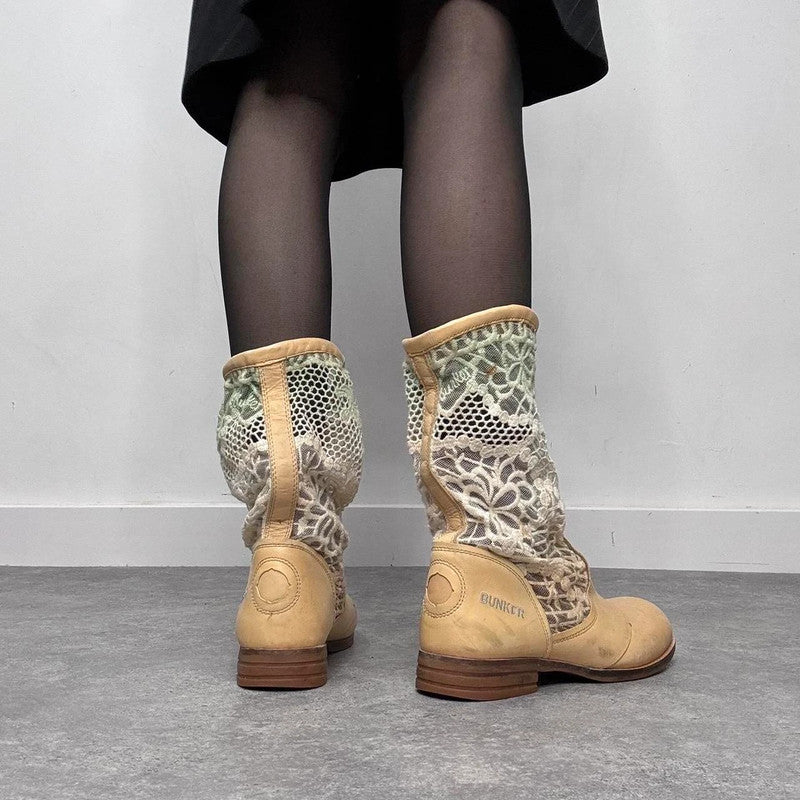 chuckly leather lace boots